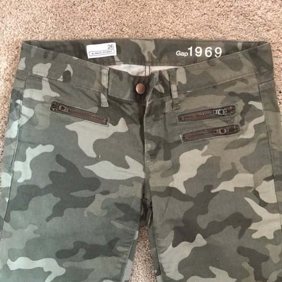 Gap Skinny Jeans - Picture 2 of 2